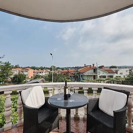 Apartament Car 3 *